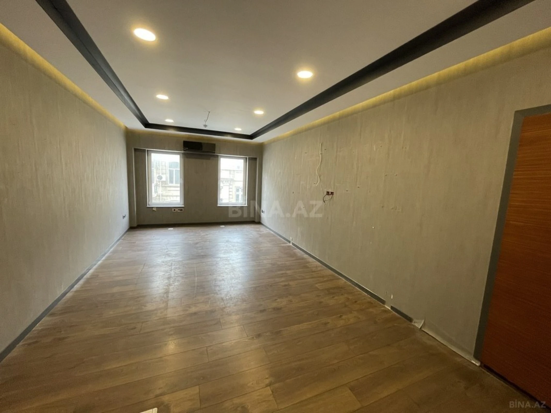 Kirayə verilir 20 otaqlı ofis 2000 m²