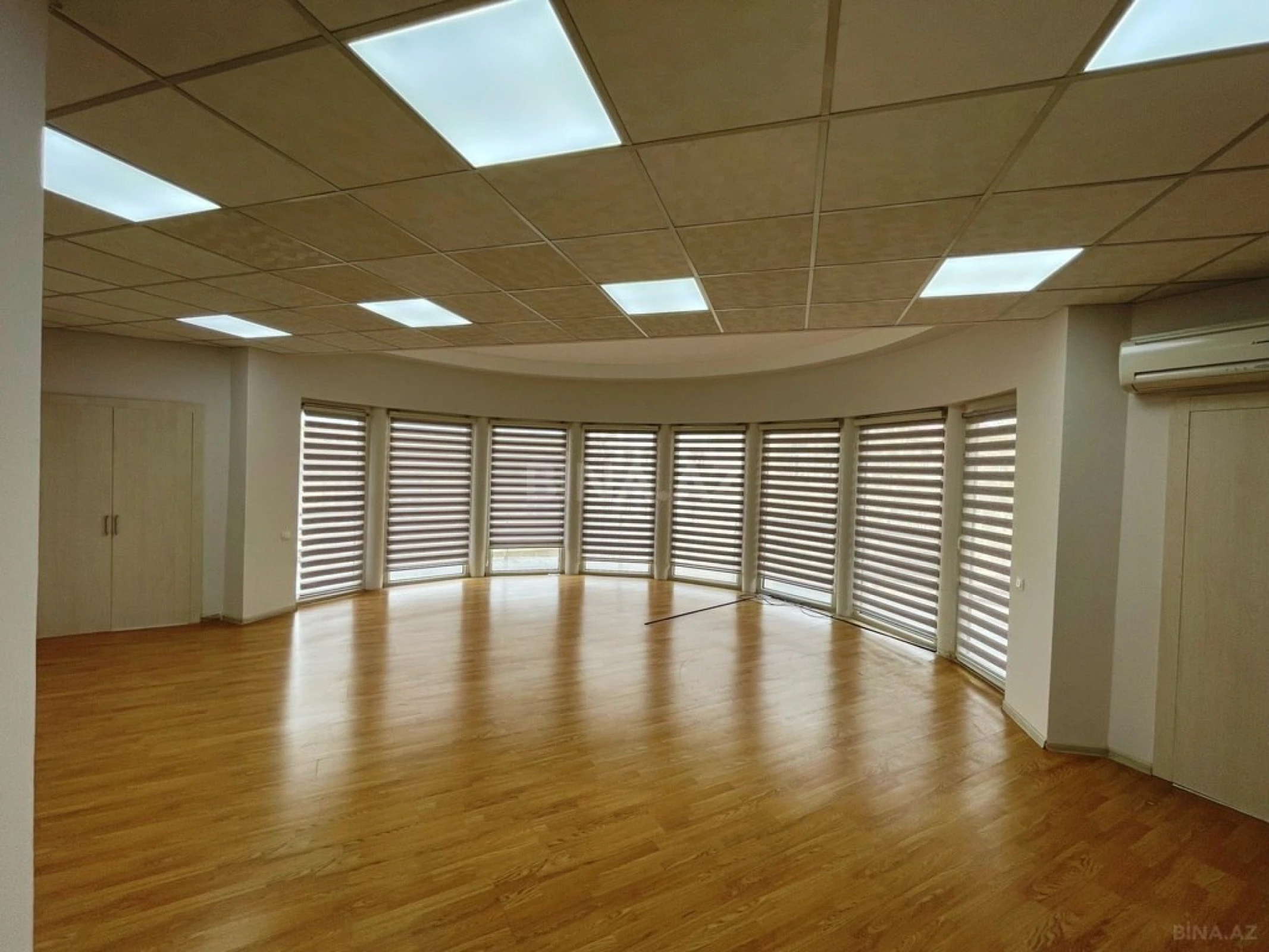 Kirayə verilir 20 otaqlı ofis 2000 m²