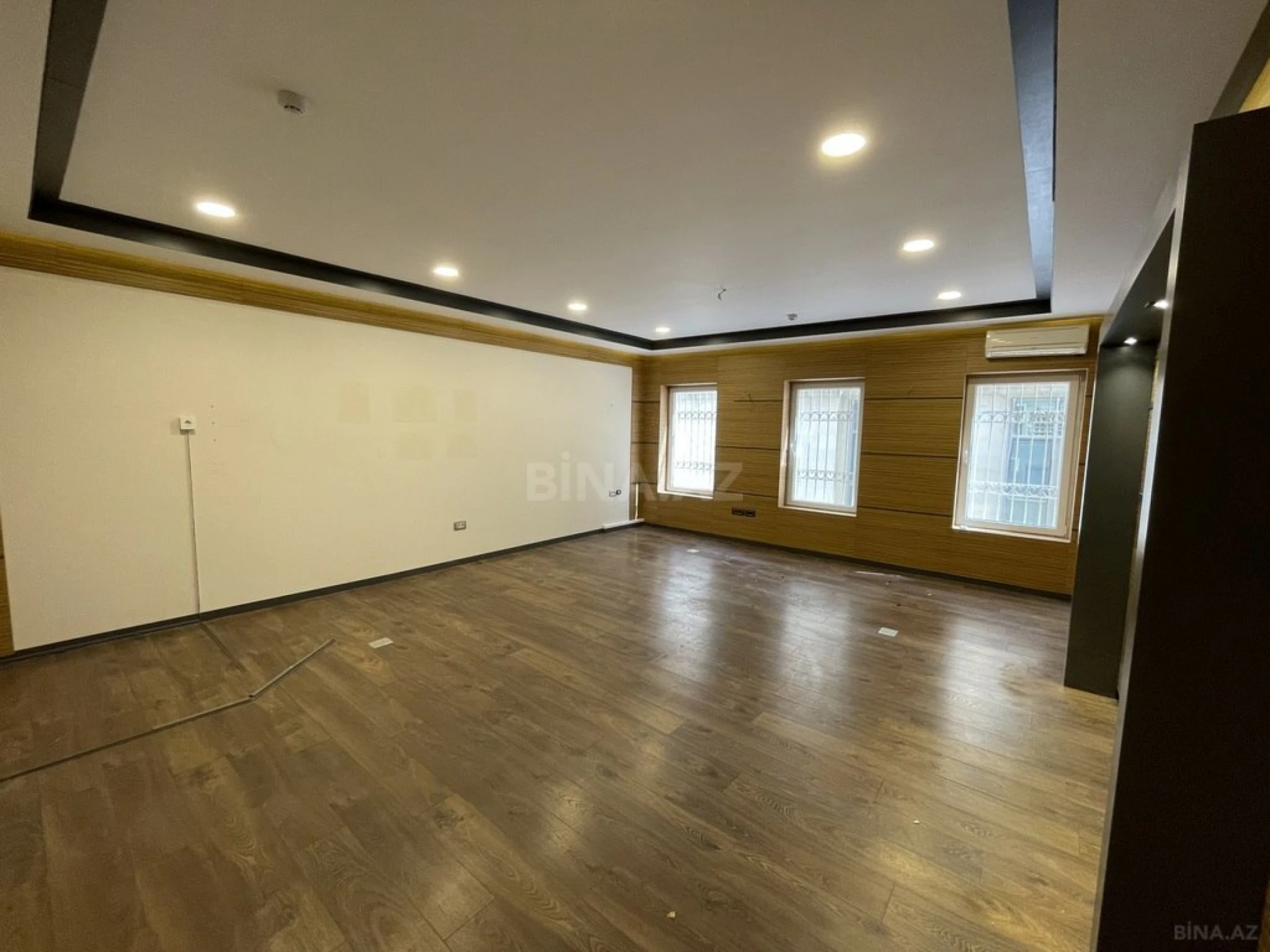 Kirayə verilir 20 otaqlı ofis 2000 m²