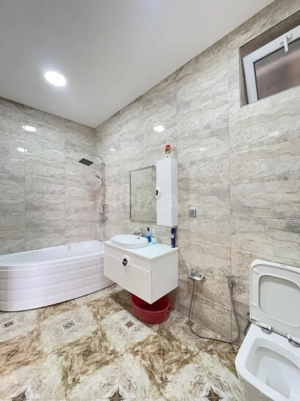 Satılır 6 otaqlı həyət evi 260 m²