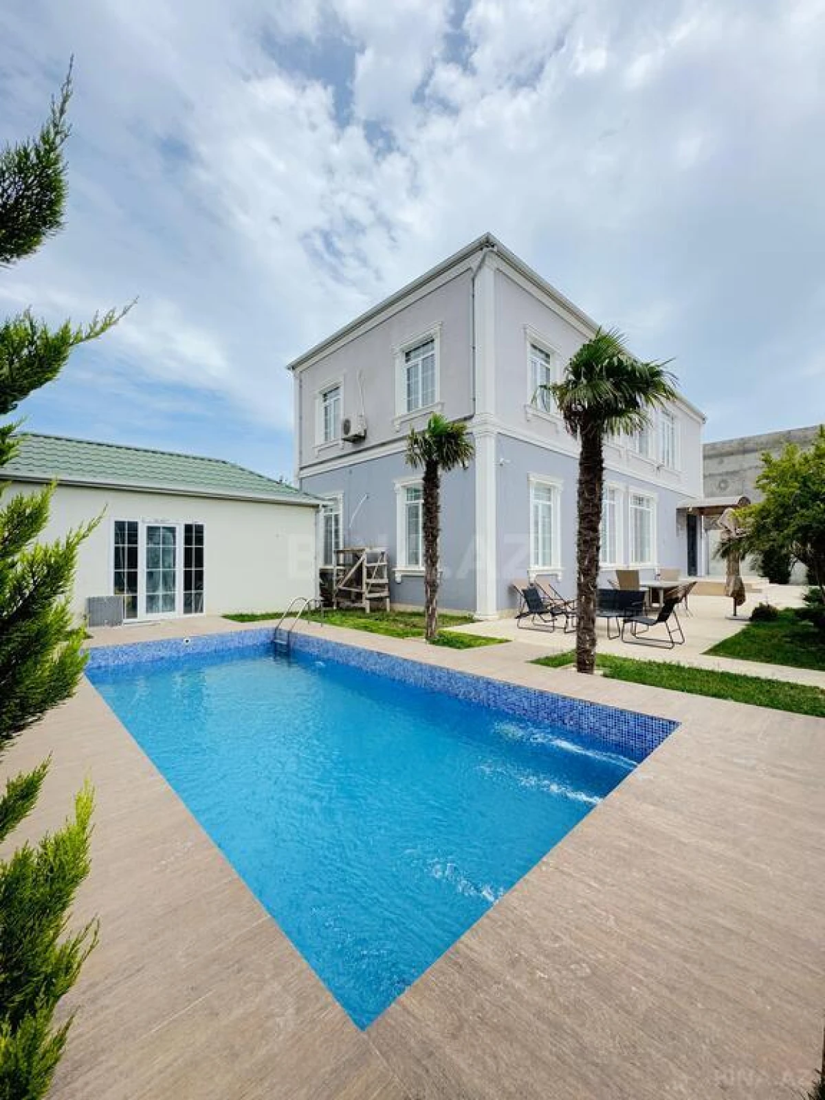 Satılır 6 otaqlı həyət evi 260 m²