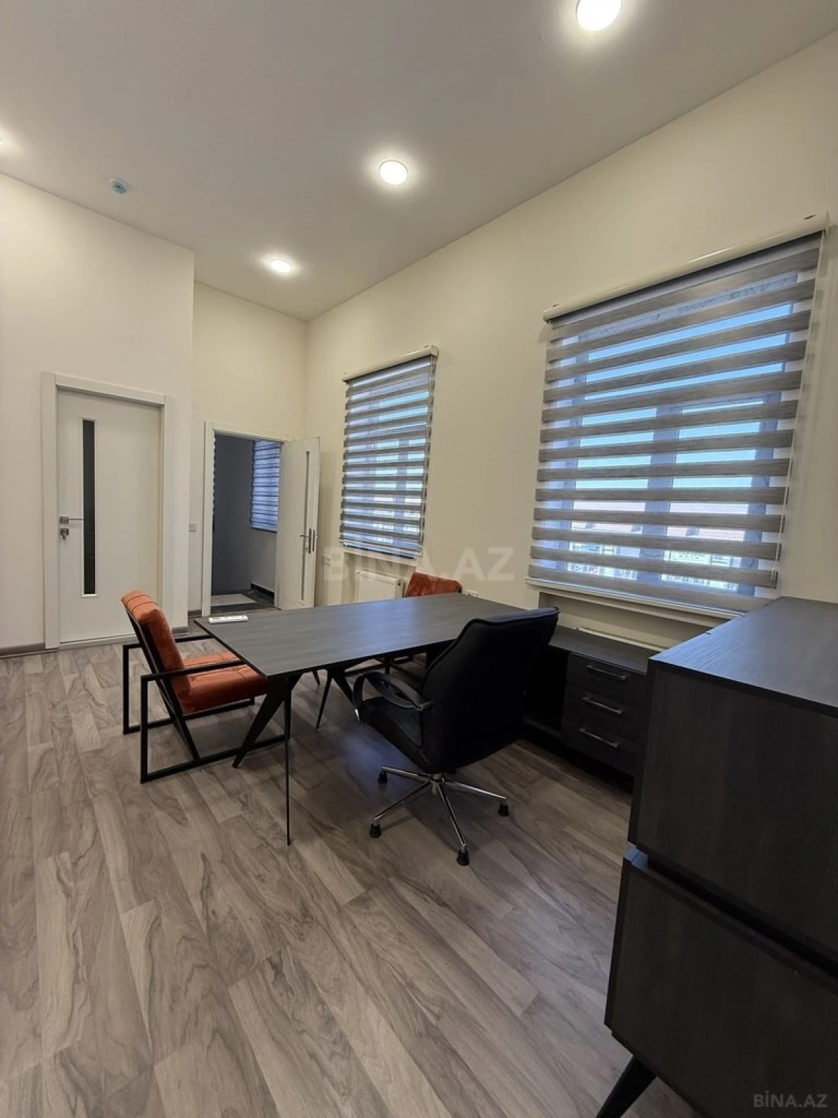 Kirayə verilir 14 otaqlı ofis 360 m²