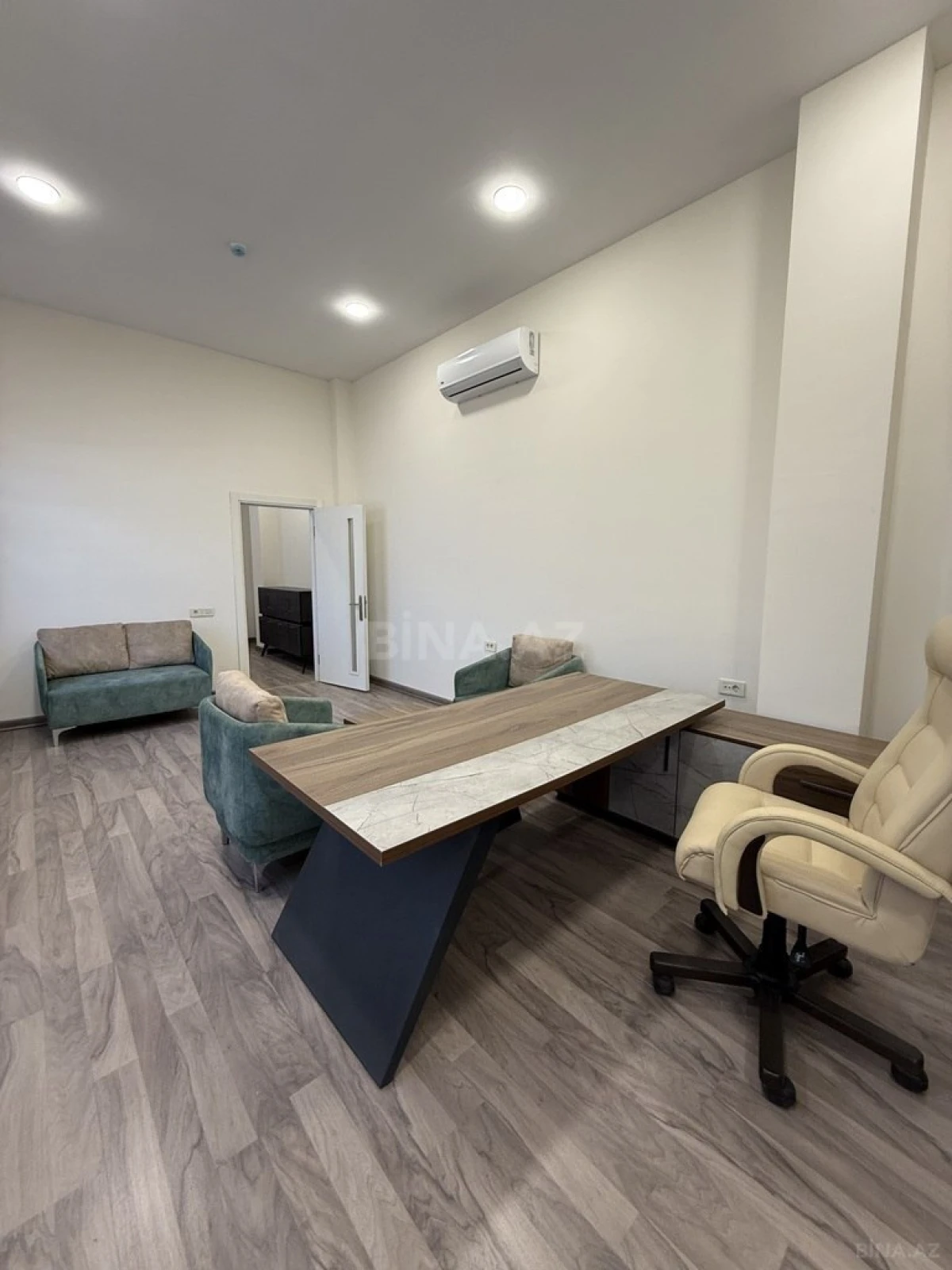 Kirayə verilir 14 otaqlı ofis 360 m²