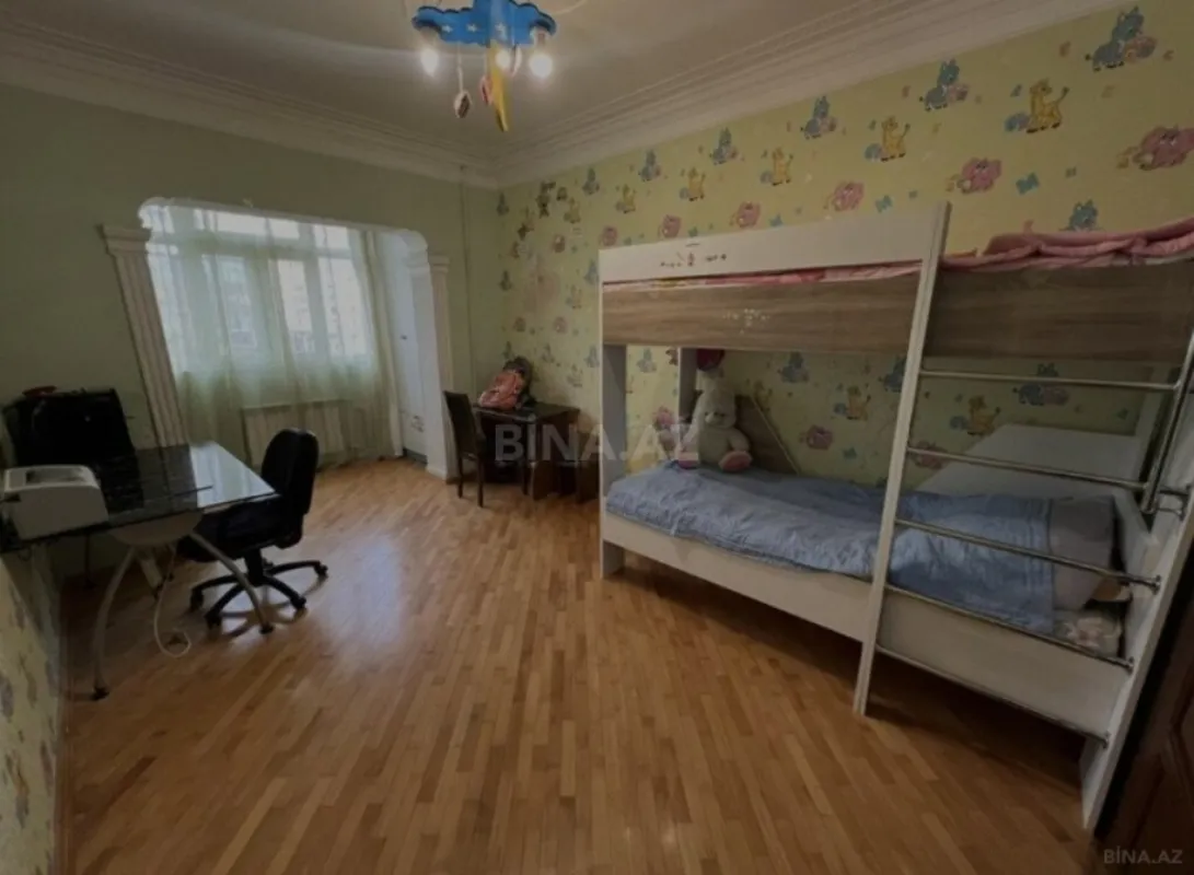 Satılır 4 otaqlı mənzil 115 m²
