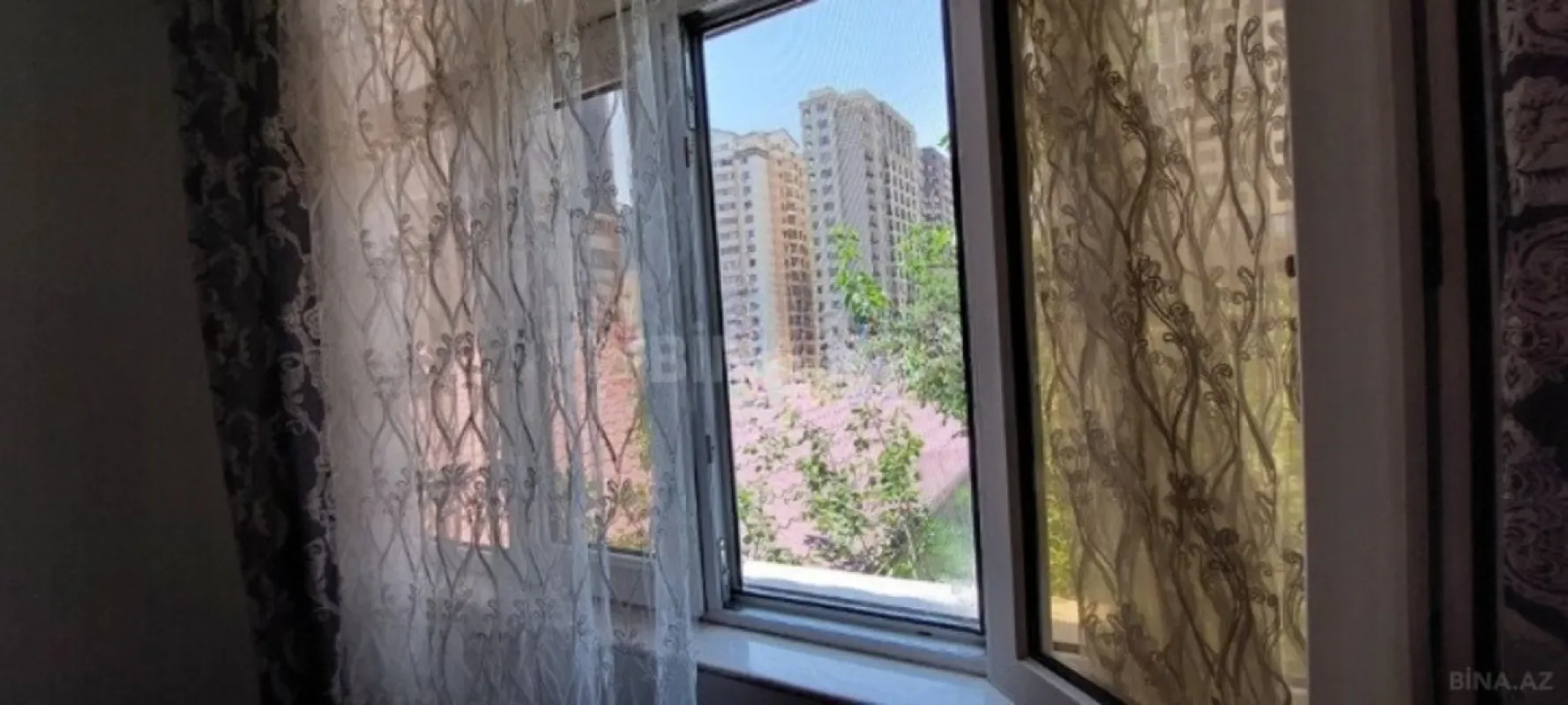 Satılır 4 otaqlı mənzil 115 m²