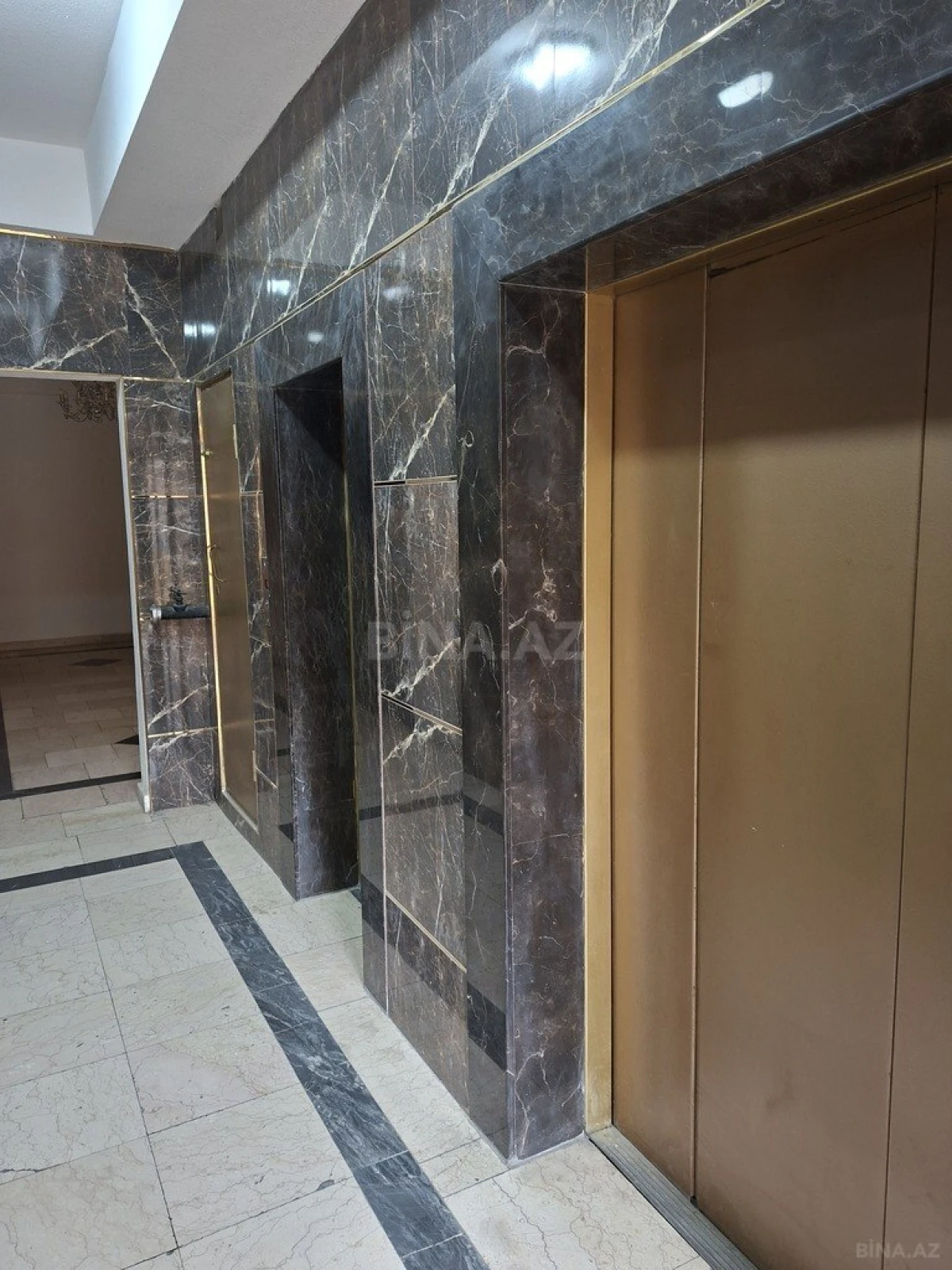 Satılır 3 otaqlı mənzil 200 m²