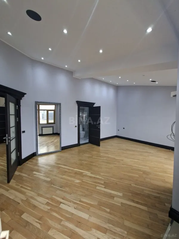 Satılır 3 otaqlı mənzil 200 m²