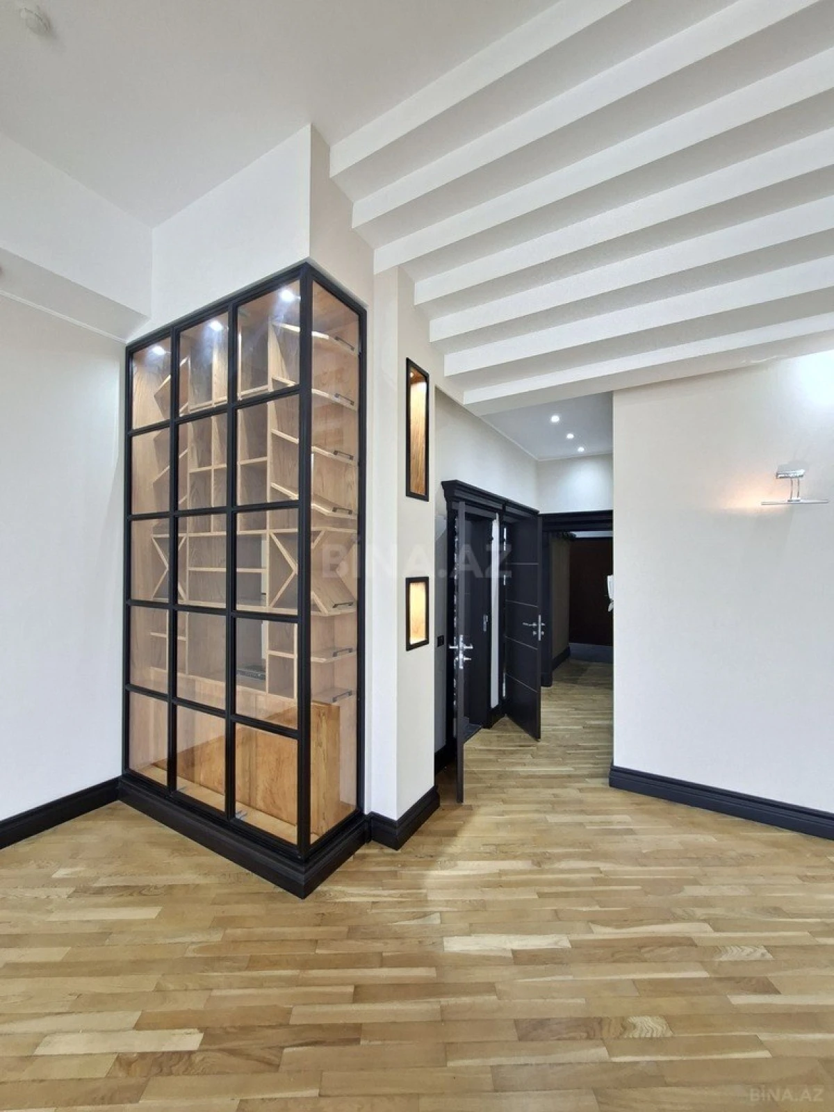 Satılır 3 otaqlı mənzil 200 m²