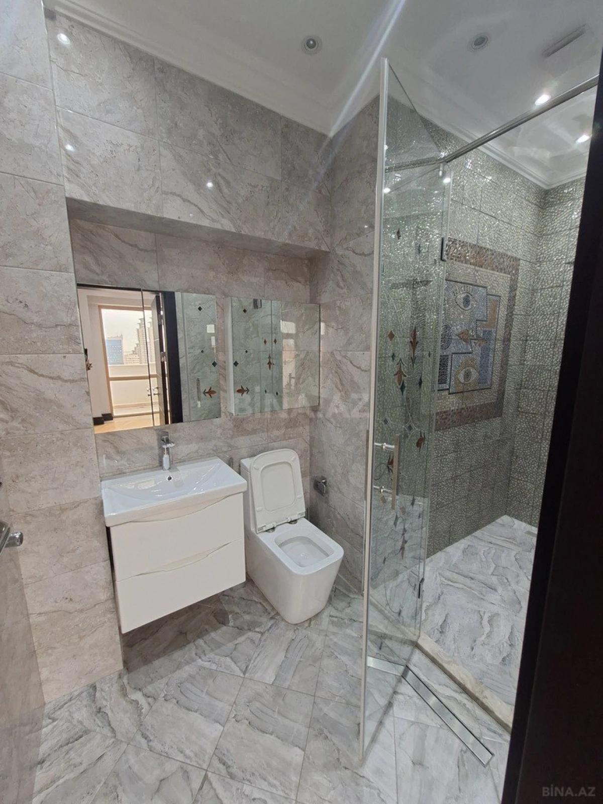 Satılır 3 otaqlı mənzil 200 m²