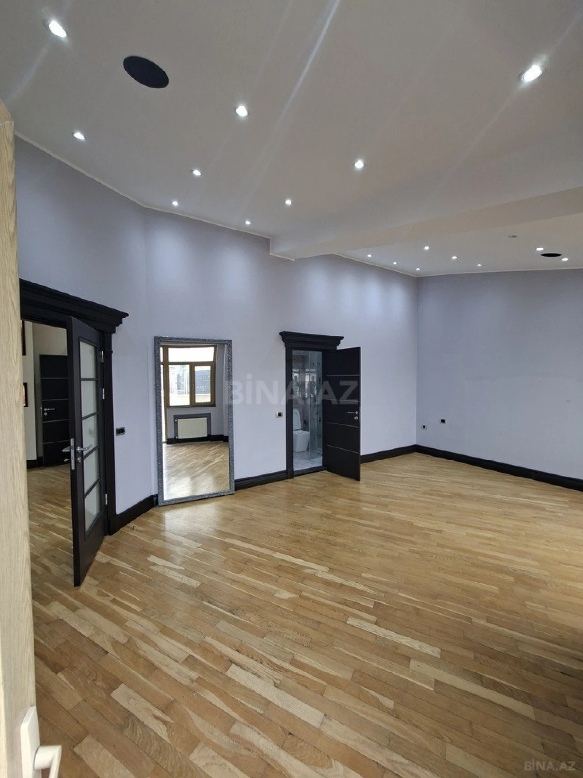 Satılır 3 otaqlı mənzil 200 m²