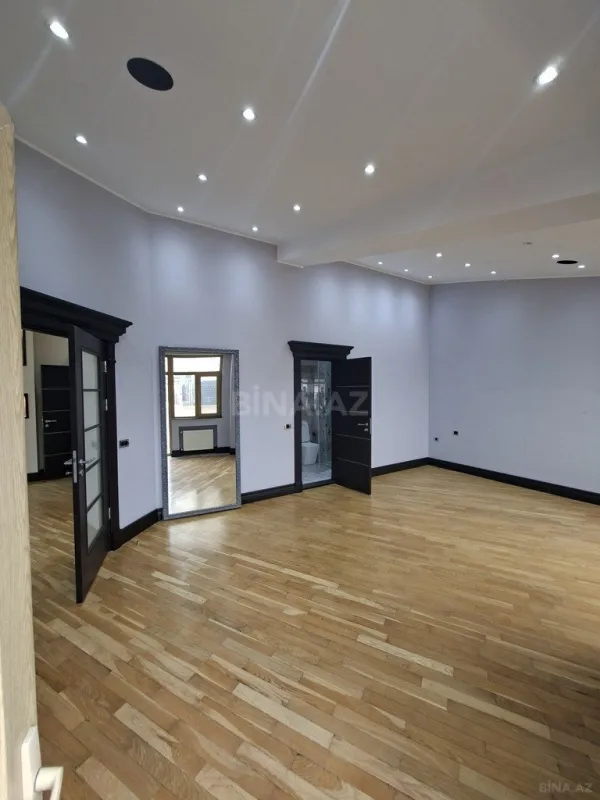 Satılır 3 otaqlı mənzil 200 m²