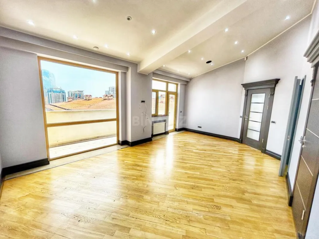 Satılır 3 otaqlı mənzil 200 m²
