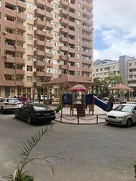 Satılır 3 otaqlı mənzil 200 m²