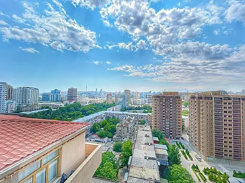 Satılır 3 otaqlı mənzil 200 m²
