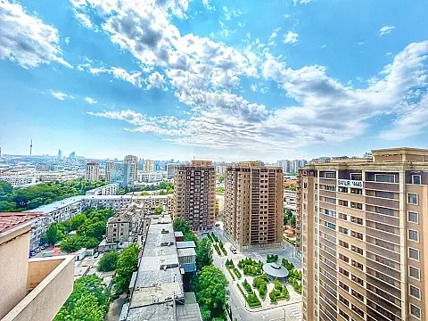 Satılır 3 otaqlı mənzil 200 m²