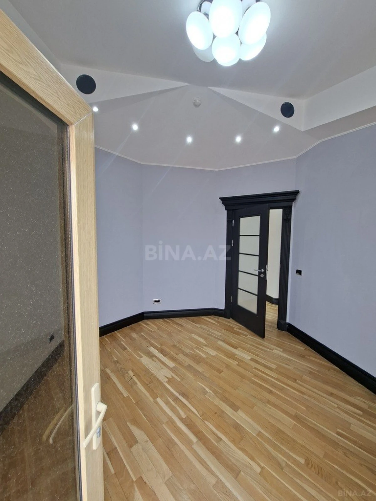 Satılır 3 otaqlı mənzil 200 m²