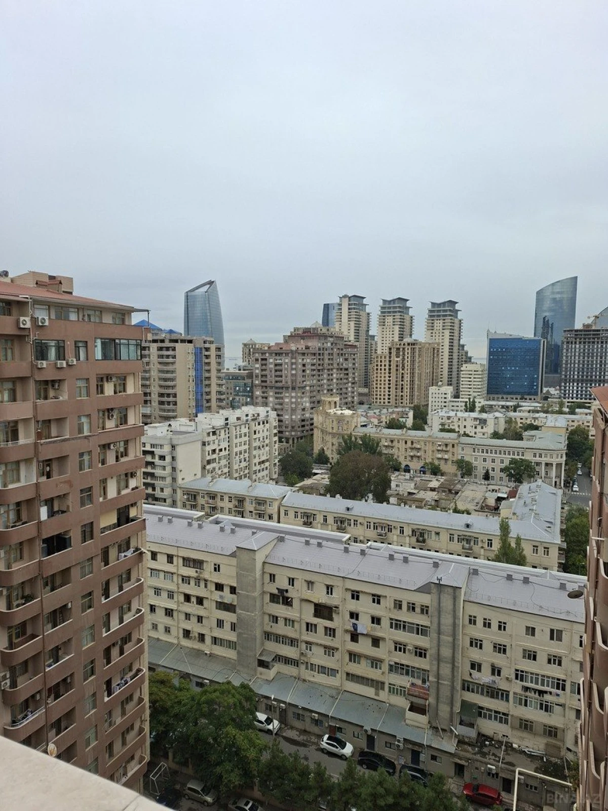Satılır 3 otaqlı mənzil 200 m²