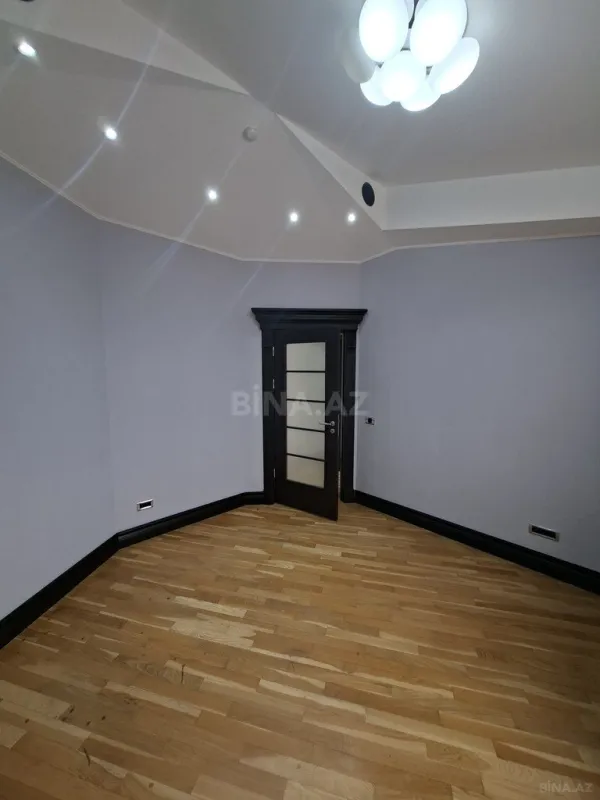Satılır 3 otaqlı mənzil 200 m²