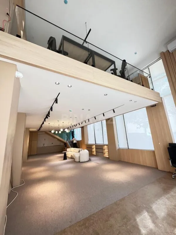 Satılır obyekt 169 m²