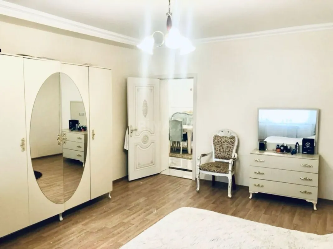 Satılır 6 otaqlı həyət evi 430 m²