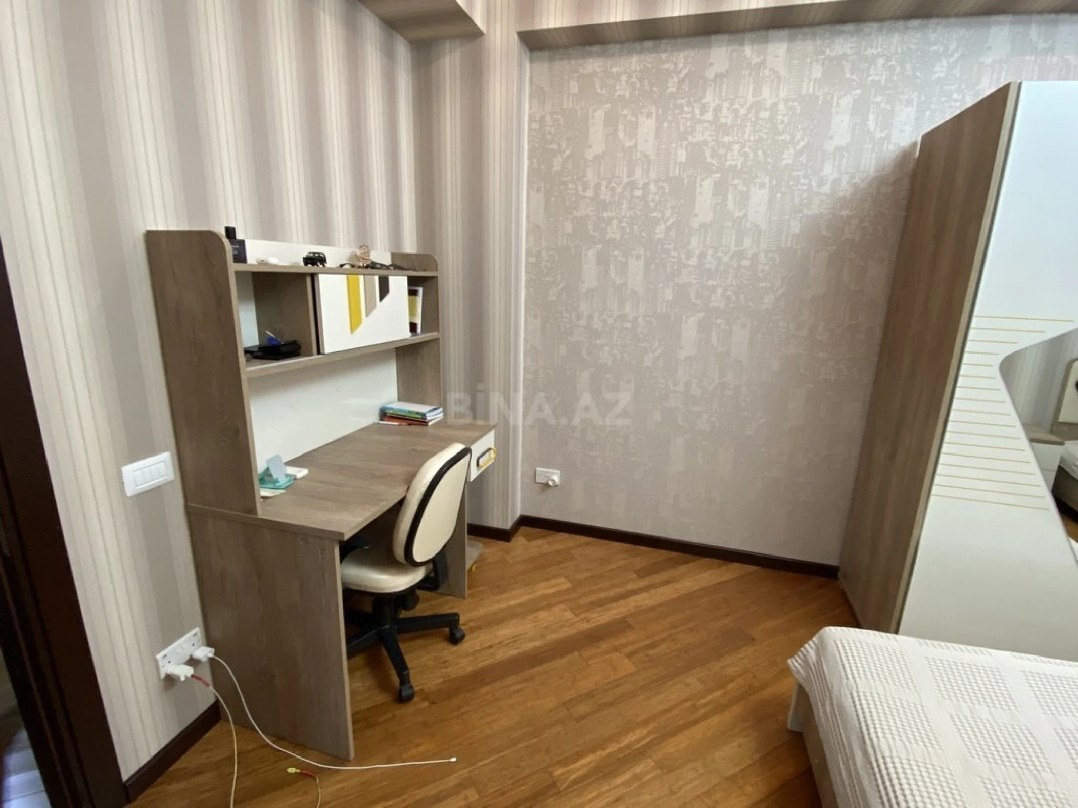 Satılır 3 otaqlı mənzil 115 m²