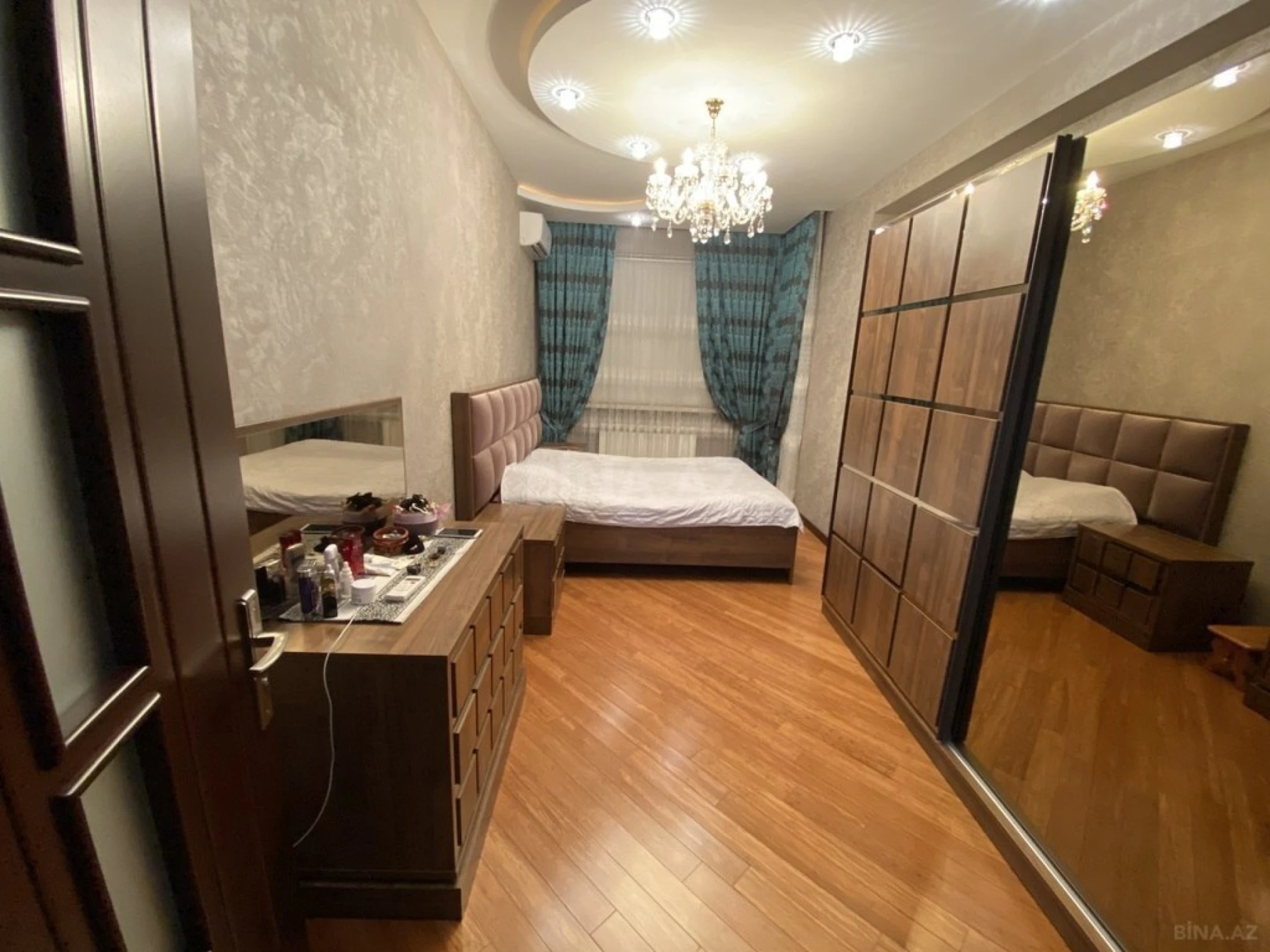 Satılır 3 otaqlı mənzil 115 m²