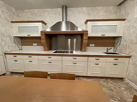 Kirayə verilir 4 otaqlı mənzil 223 m²