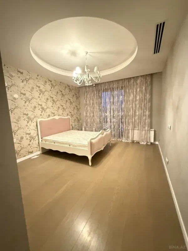 Kirayə verilir 4 otaqlı mənzil 223 m²