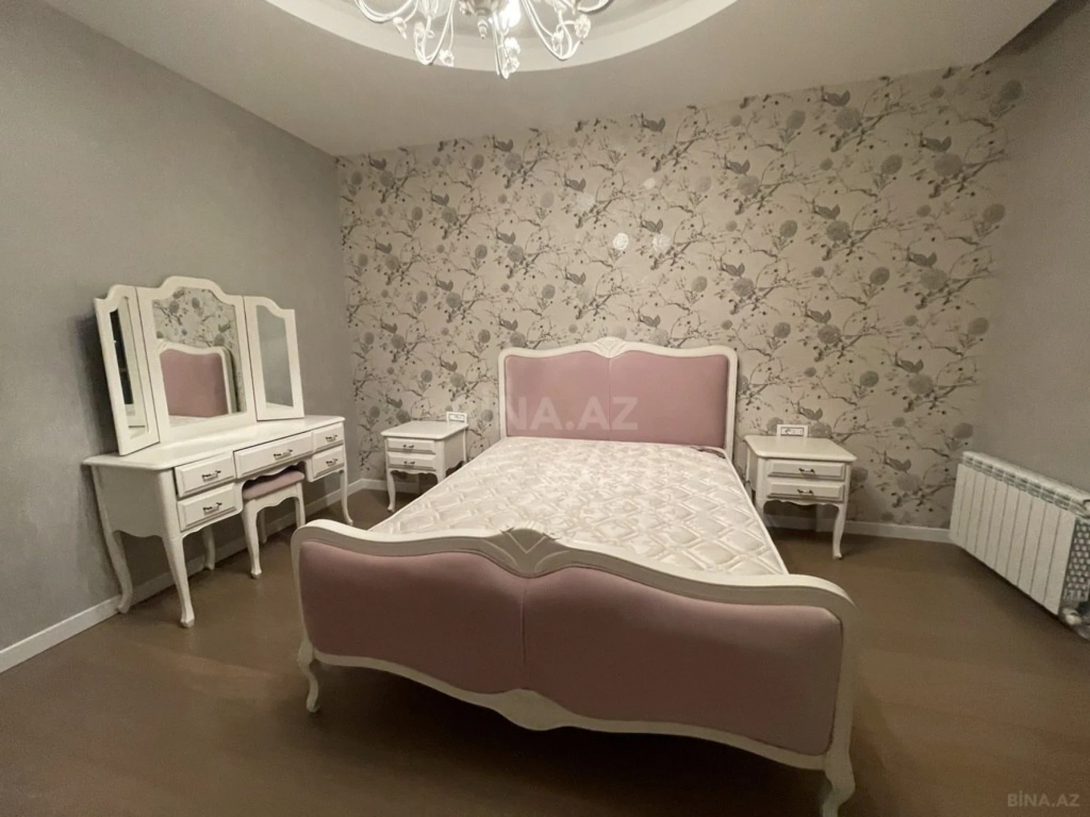 Kirayə verilir 4 otaqlı mənzil 223 m²