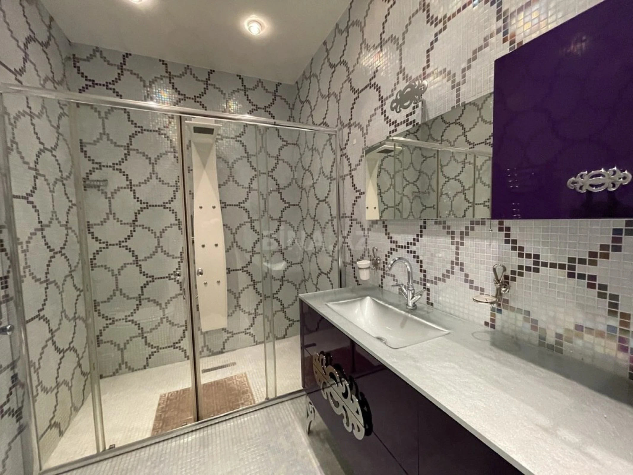 Kirayə verilir 4 otaqlı mənzil 223 m²