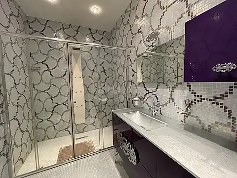 Kirayə verilir 4 otaqlı mənzil 223 m²