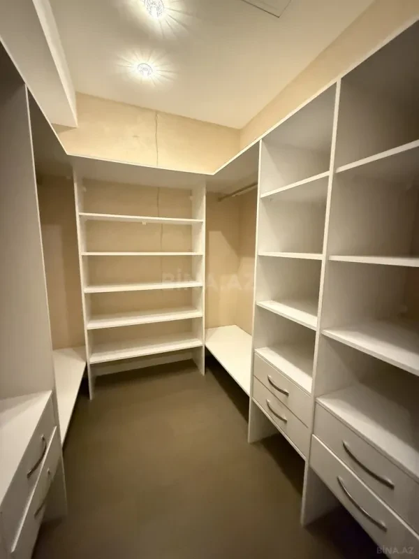 Kirayə verilir 4 otaqlı mənzil 223 m²