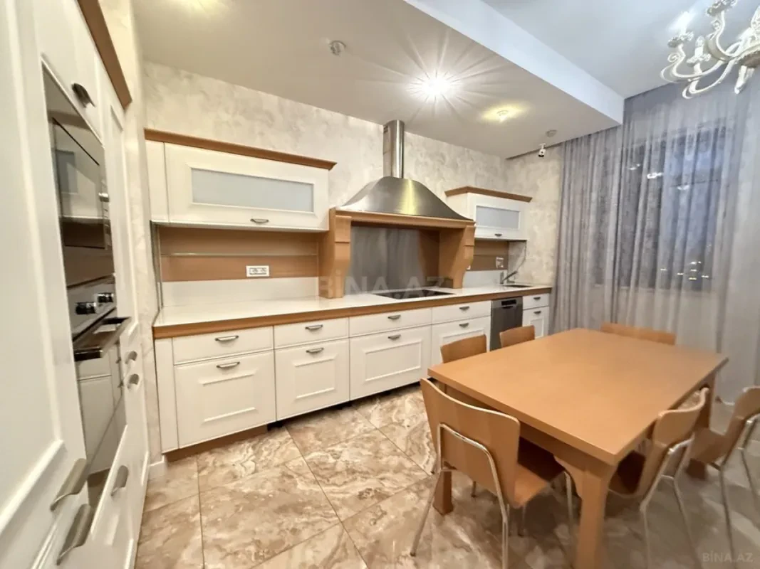 Kirayə verilir 4 otaqlı mənzil 223 m²