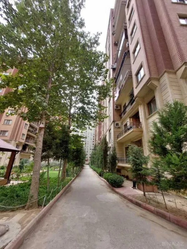 Satılır 5 otaqlı mənzil 227 m²