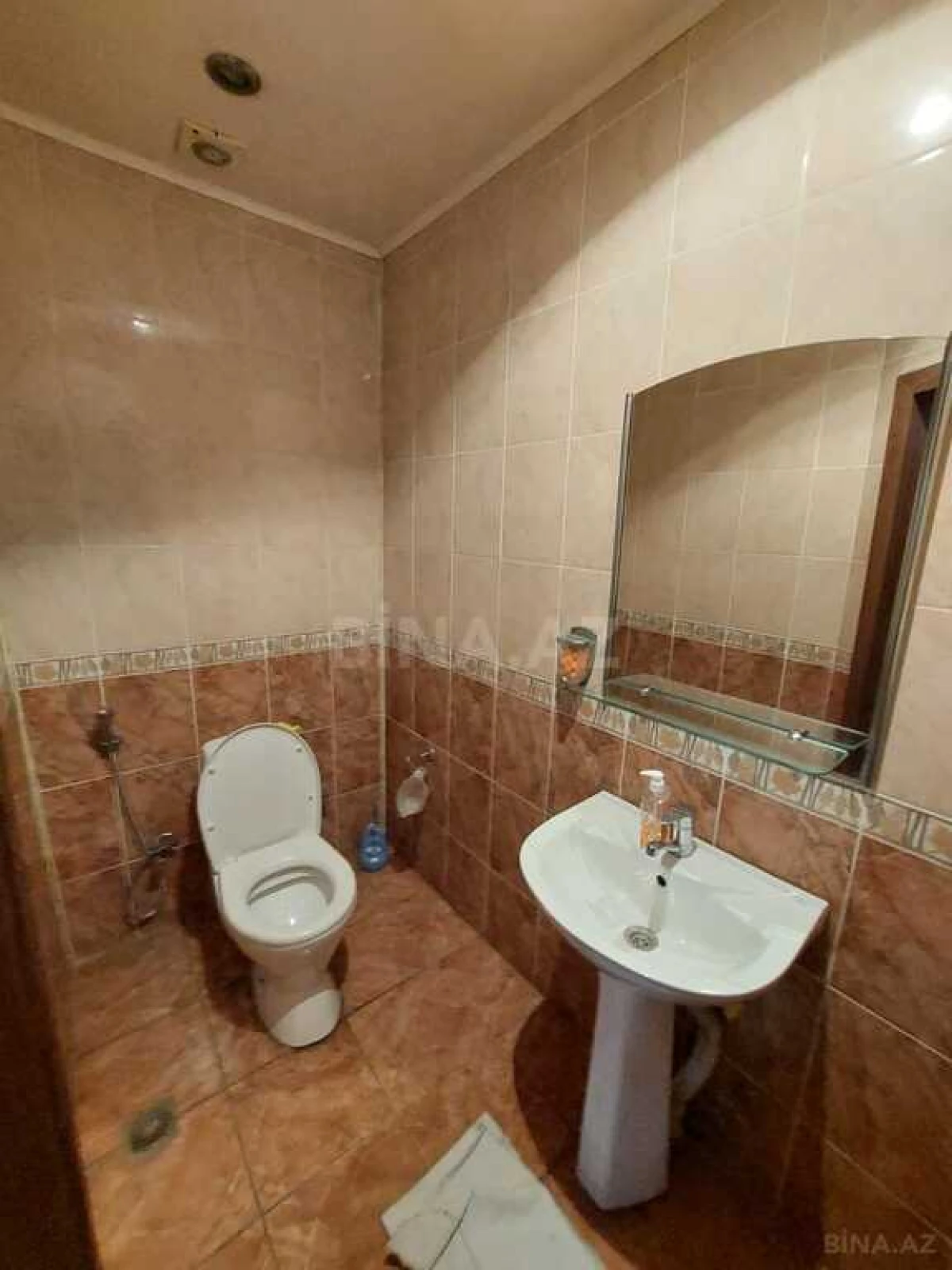Satılır 5 otaqlı mənzil 227 m²
