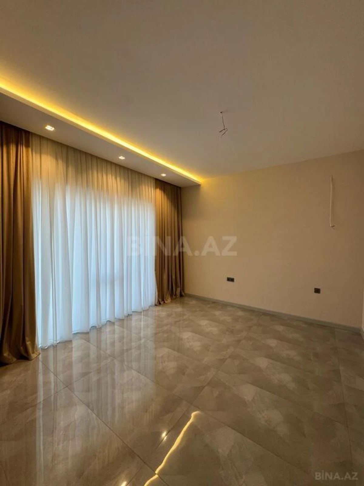 Satılır 4 otaqlı həyət evi 180 m²