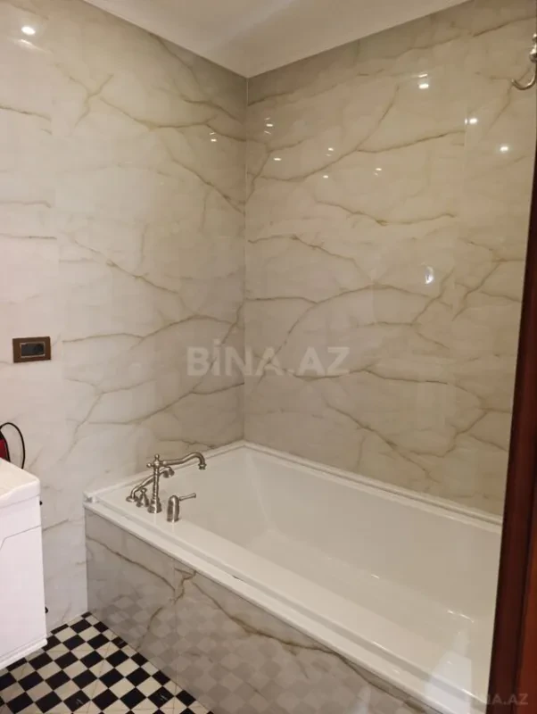 Kirayə verilir 4 otaqlı mənzil 190 m²