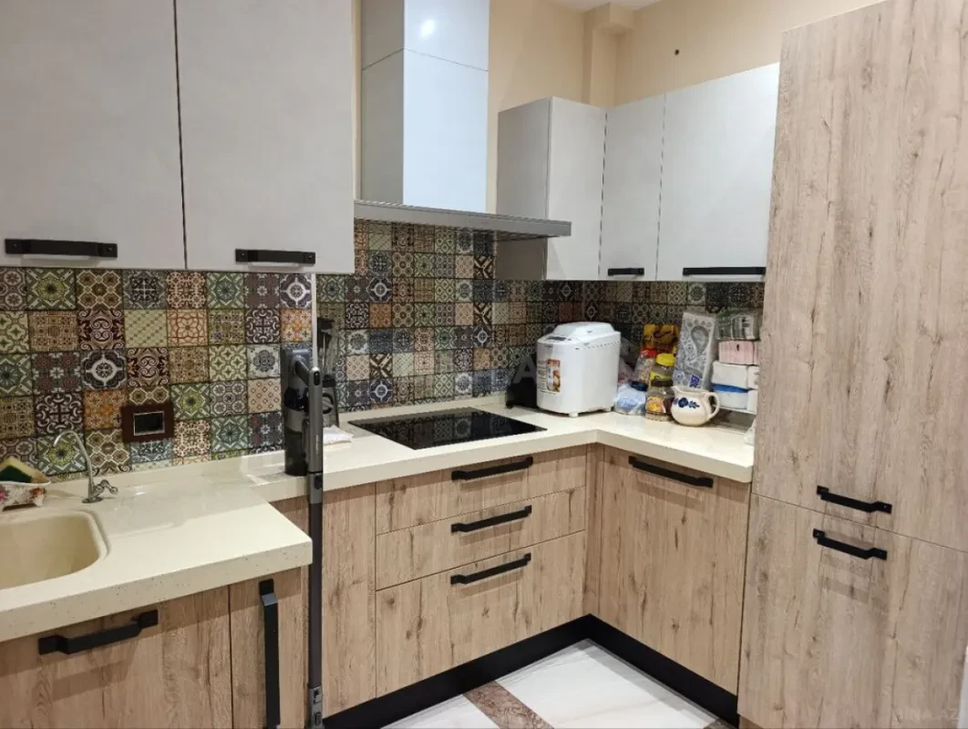 Kirayə verilir 4 otaqlı mənzil 190 m²