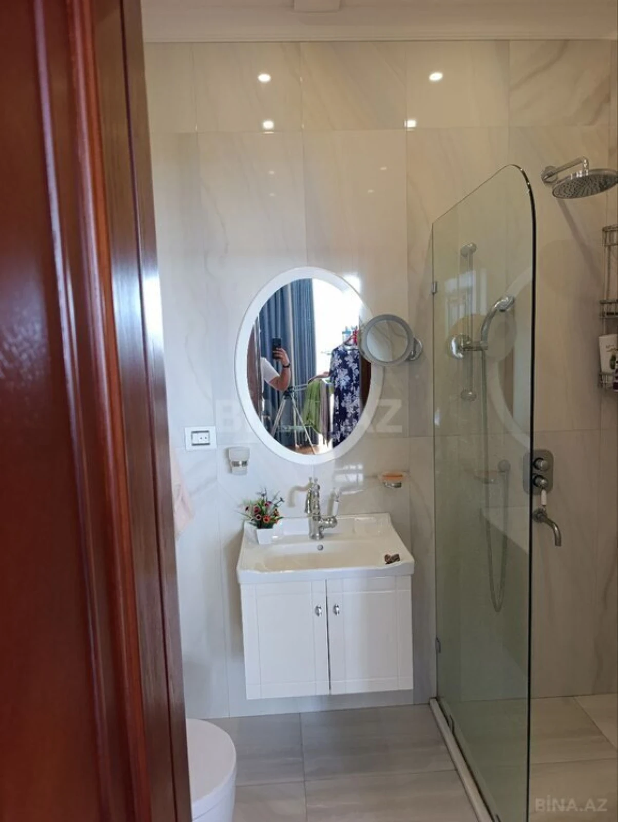 Kirayə verilir 4 otaqlı mənzil 190 m²