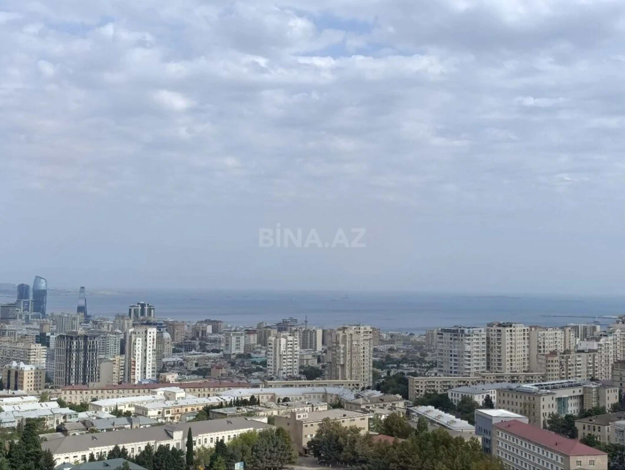 Kirayə verilir 4 otaqlı mənzil 190 m²