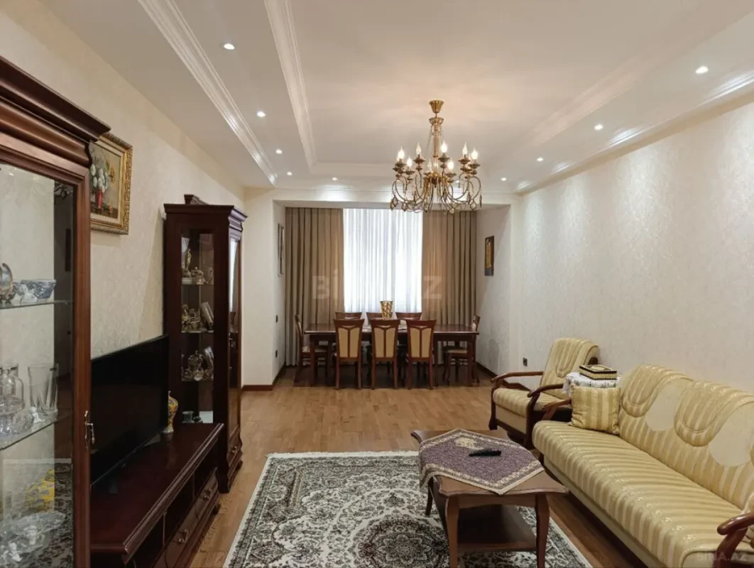 Kirayə verilir 4 otaqlı mənzil 190 m²
