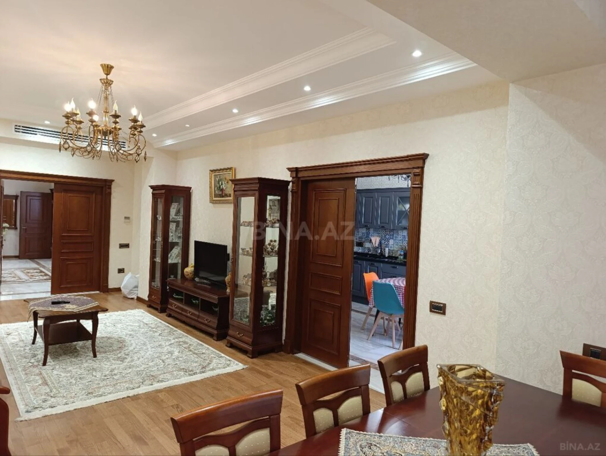 Kirayə verilir 4 otaqlı mənzil 190 m²