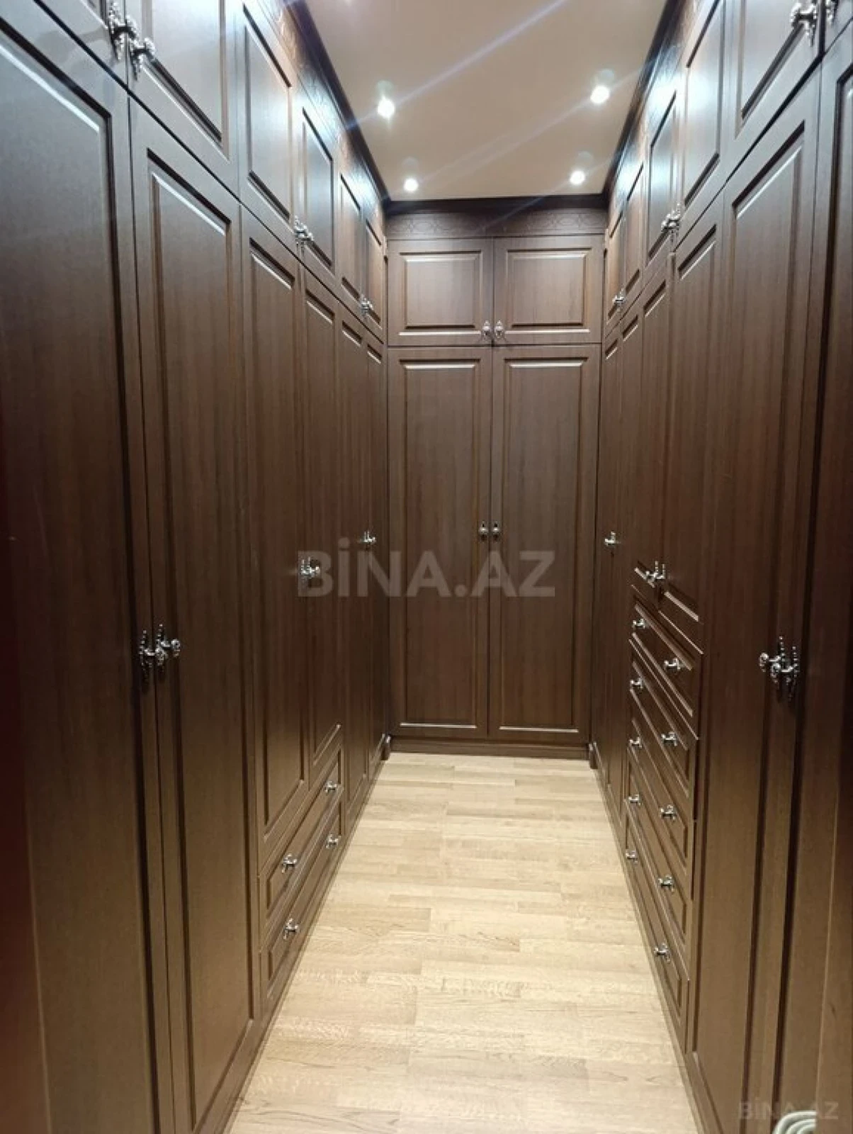Kirayə verilir 4 otaqlı mənzil 190 m²