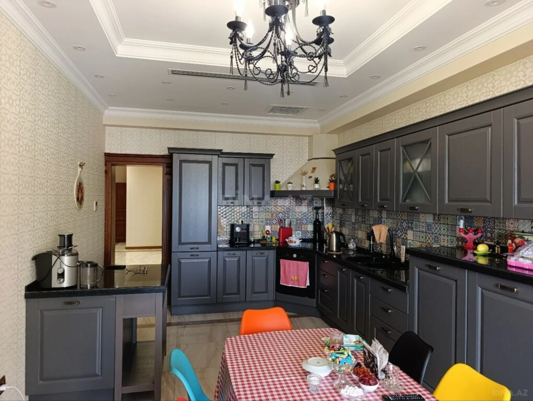 Kirayə verilir 4 otaqlı mənzil 190 m²