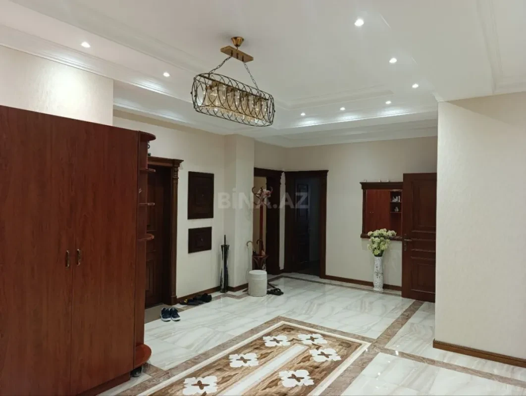 Kirayə verilir 4 otaqlı mənzil 190 m²