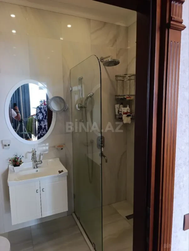 Kirayə verilir 4 otaqlı mənzil 190 m²