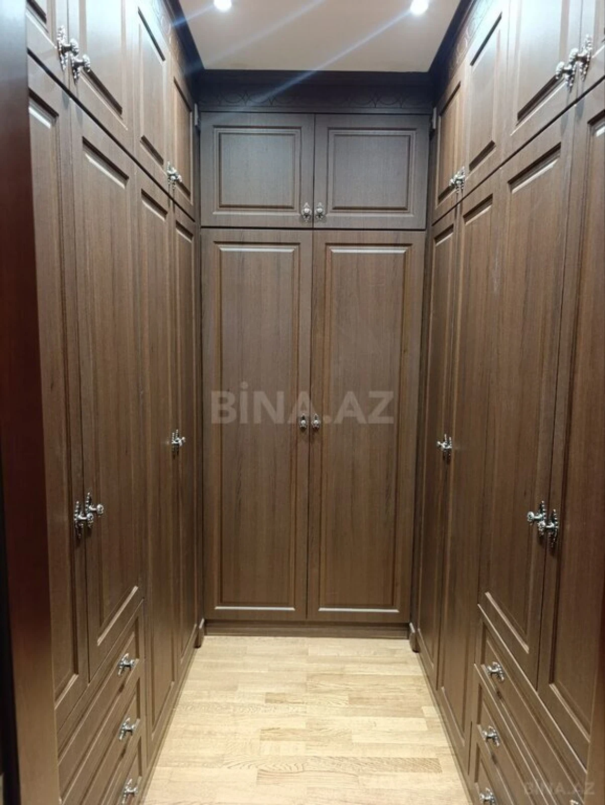 Kirayə verilir 4 otaqlı mənzil 190 m²