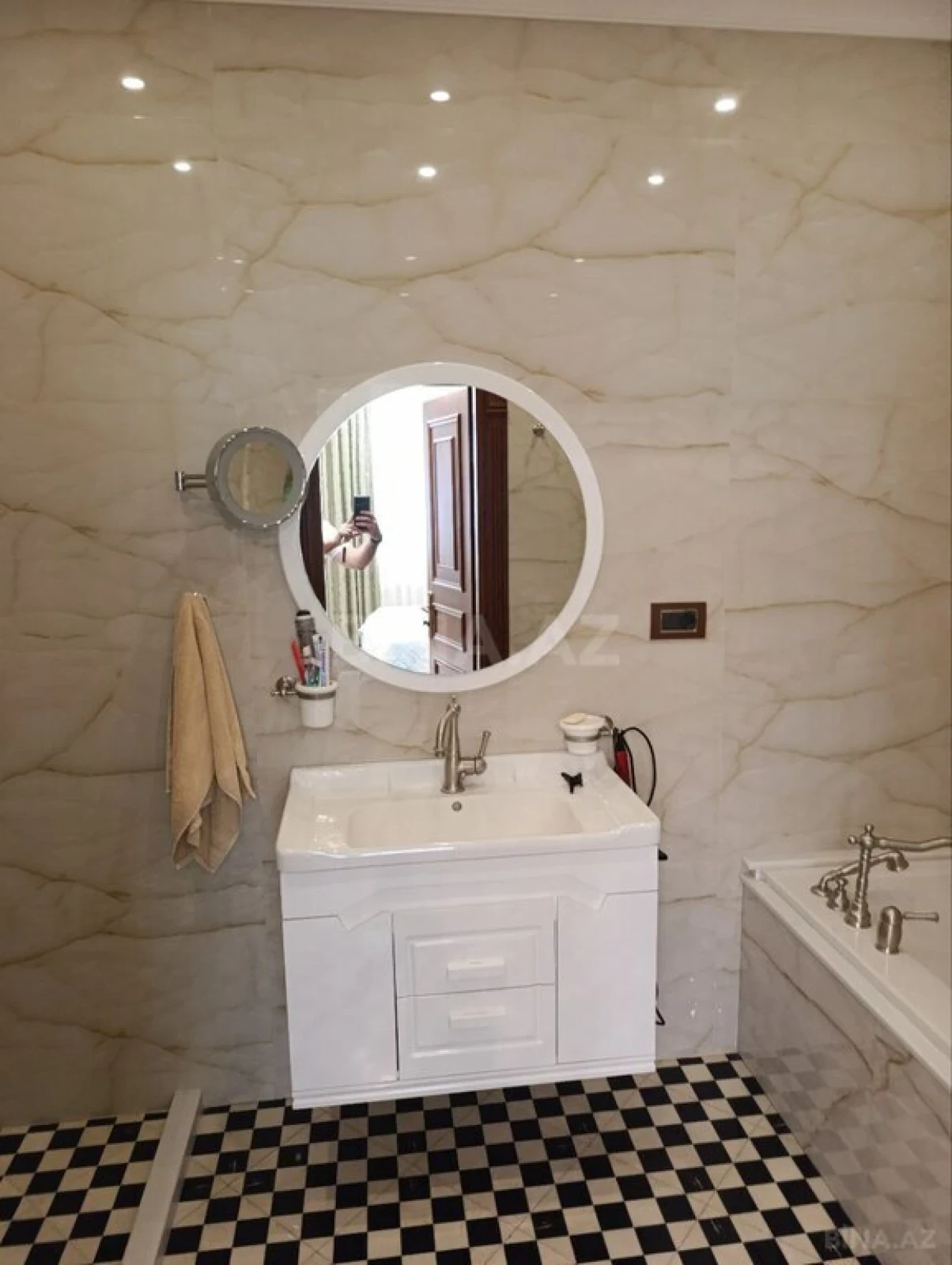 Kirayə verilir 4 otaqlı mənzil 190 m²