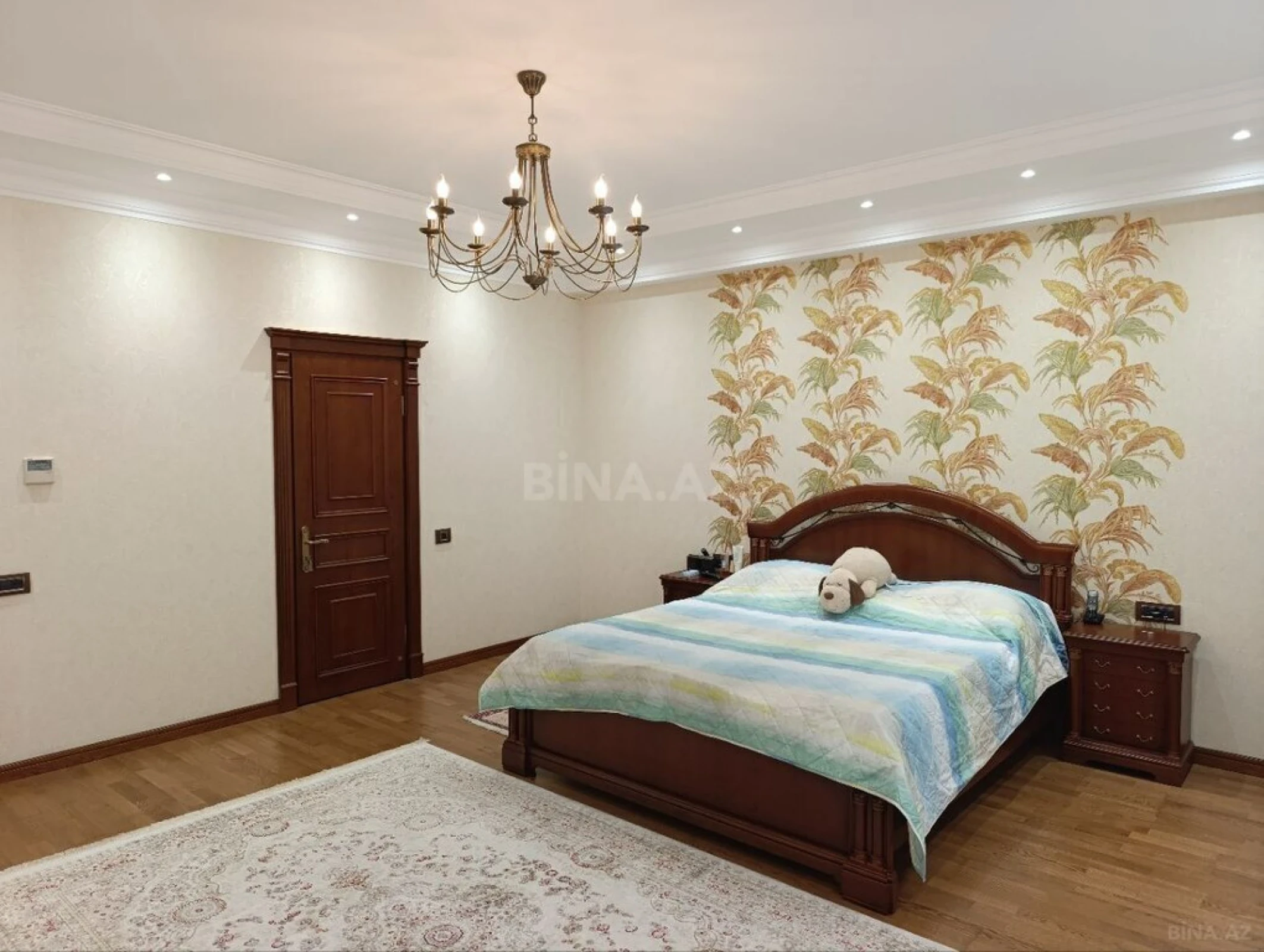 Kirayə verilir 4 otaqlı mənzil 190 m²