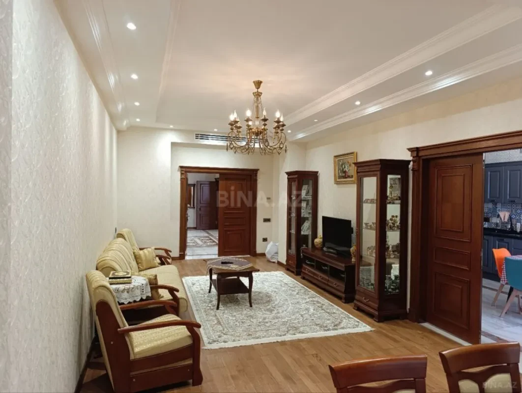 Kirayə verilir 4 otaqlı mənzil 190 m²